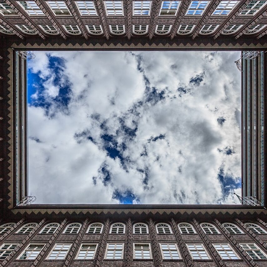 chilehaus, building, clouds-1115590.jpg